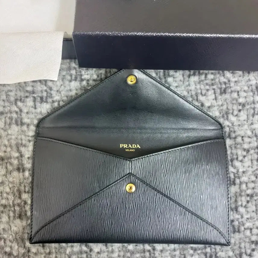 [SOLD OUT] 프라다 사피아노 엔벨롭 장지갑 (정품)