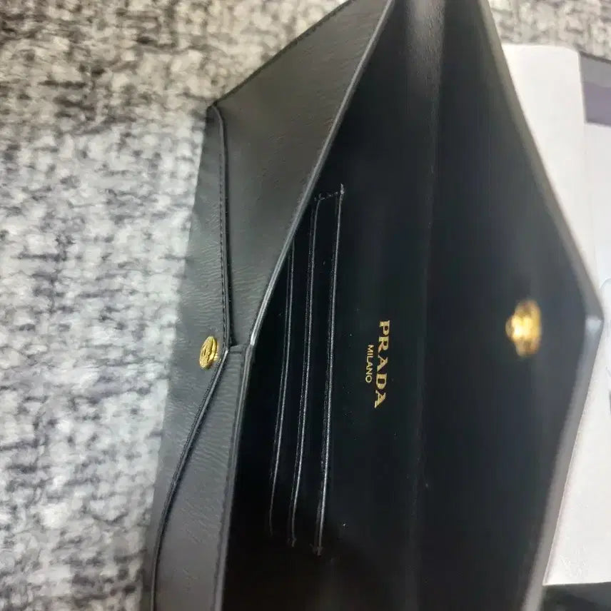 [SOLD OUT] 프라다 사피아노 엔벨롭 장지갑 (정품)