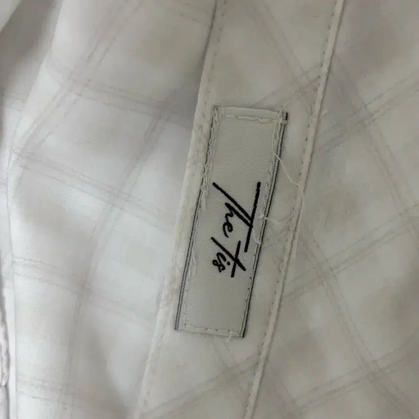 [SOLD OUT] (새상품)더티스 블루베리타르트셔츠 아이보리