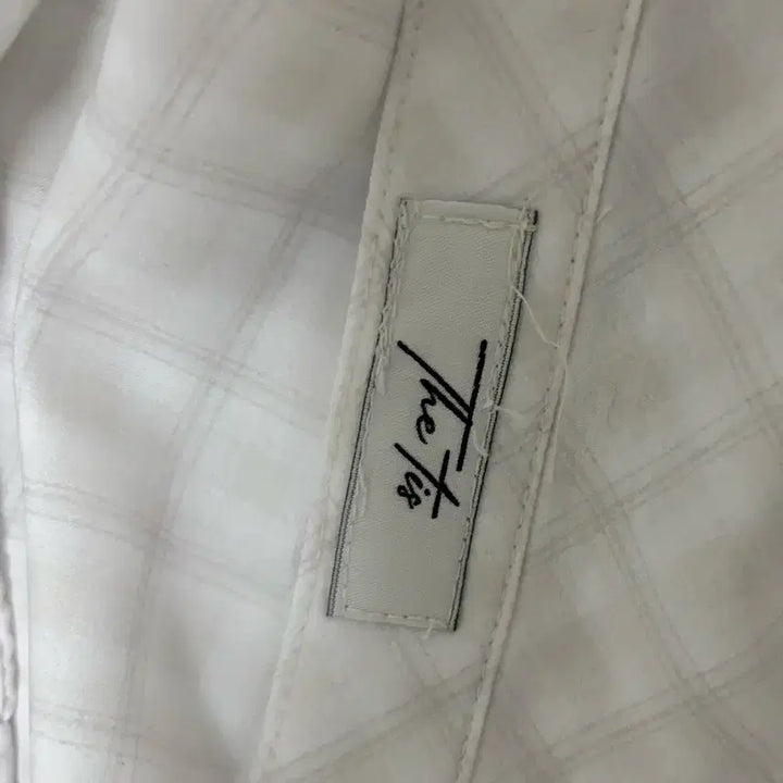 [SOLD OUT] (새상품)더티스 블루베리타르트셔츠 아이보리