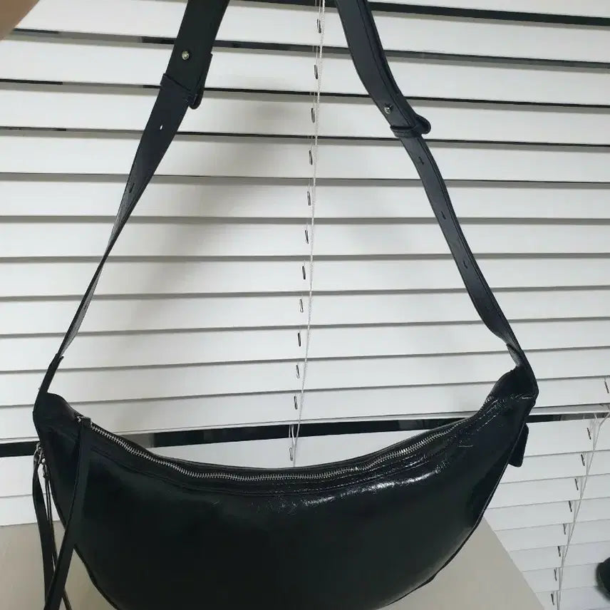 [BUNJANG] Natural Cowhide Croissant Half Moon Bag / 천연소가죽 크로와상반달 가방(새상품)