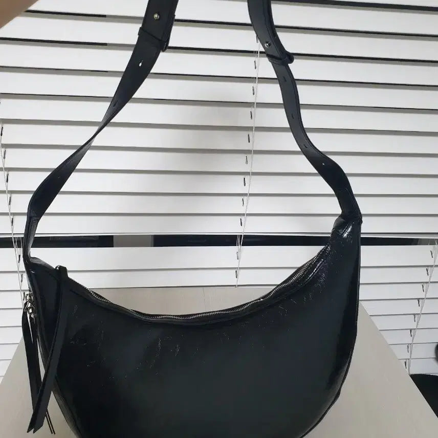 [BUNJANG] Natural Cowhide Croissant Half Moon Bag / 천연소가죽 크로와상반달 가방(새상품)