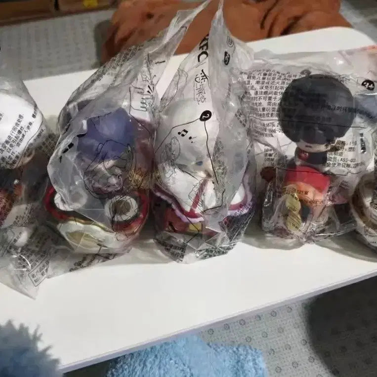 [BUNJANG] Love Dive KFC Collaboration Hawju Figure / 급처) 럽딥 러브앤딥스페이스 하우주 kfc 콜라보 피규어