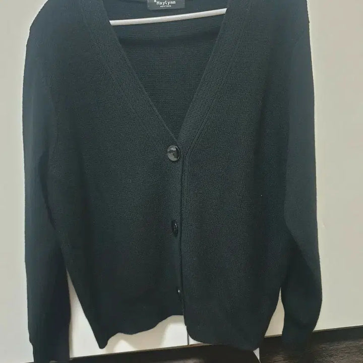 [SOLD OUT] Haylynn 블랙 브이넥 가디건(새상품)
