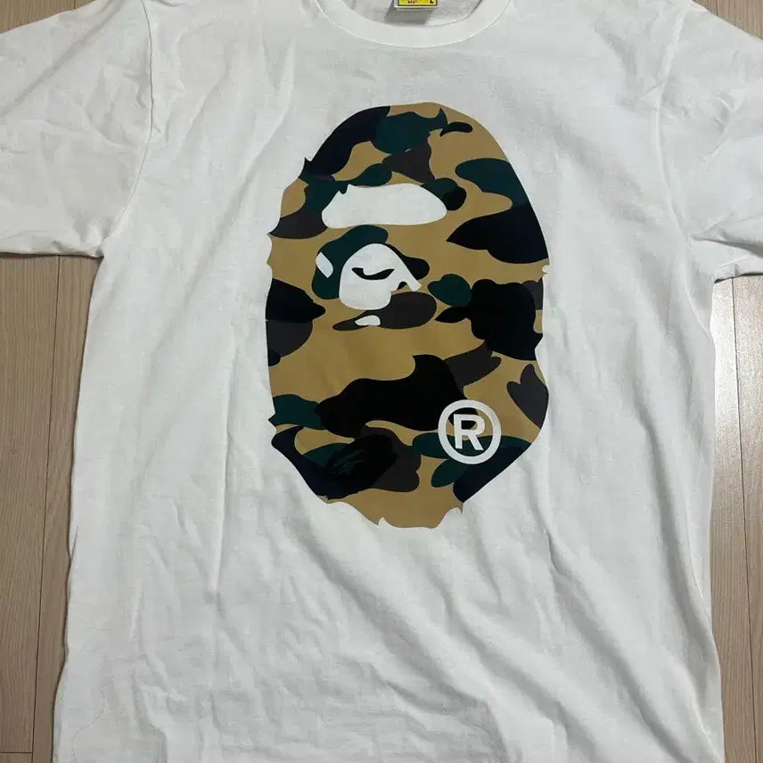 [BUNJANG] BAPE First Camo Big Ape Head T-Shirt (White Yellow) / L사이즈 베이프 퍼스트 카모 빅 에이프 헤드 티셔츠 화이트 옐로우