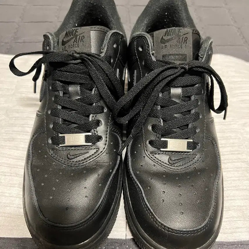 [BUNJANG] Nike x Supreme Air Force 1 Low Black Sneakers / [255] 나이키 x 슈프림 에어포스 1 로우 블랙 팝니다.