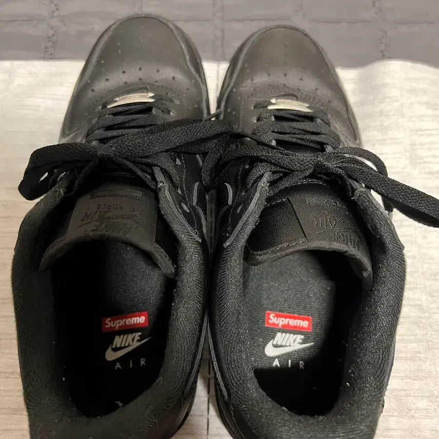 [BUNJANG] Nike x Supreme Air Force 1 Low Black Sneakers / [255] 나이키 x 슈프림 에어포스 1 로우 블랙 팝니다.