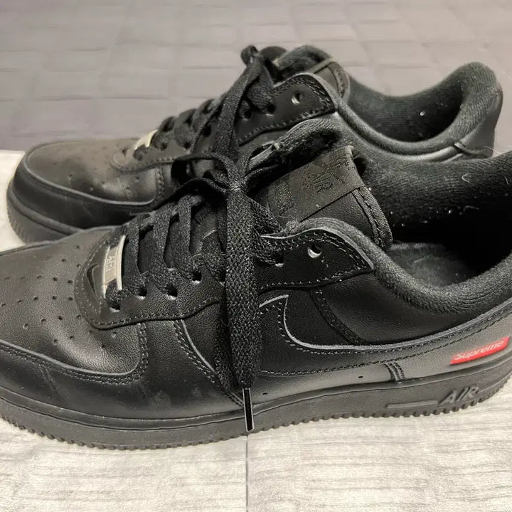 [BUNJANG] Nike x Supreme Air Force 1 Low Black Sneakers / [255] 나이키 x 슈프림 에어포스 1 로우 블랙 팝니다.