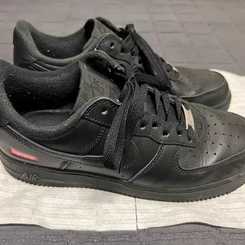 [BUNJANG] Nike x Supreme Air Force 1 Low Black Sneakers / [255] 나이키 x 슈프림 에어포스 1 로우 블랙 팝니다.