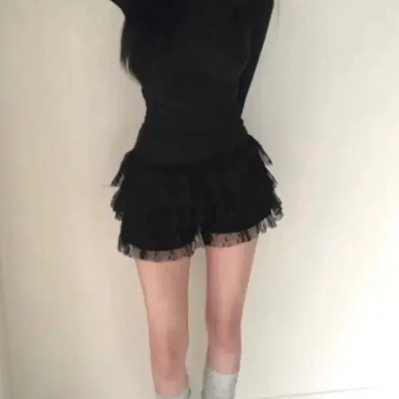[BUNJANG] D.S.O.R Newd Vera Lace Ruffle Skirt (Black) / 딧소어 뉴드 베라 레이스 캉캉 스커트 (블랙)
