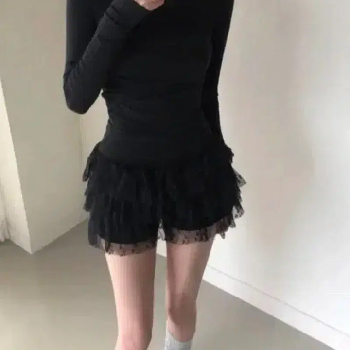 [BUNJANG] D.S.O.R Newd Vera Lace Ruffle Skirt (Black) / 딧소어 뉴드 베라 레이스 캉캉 스커트 (블랙)