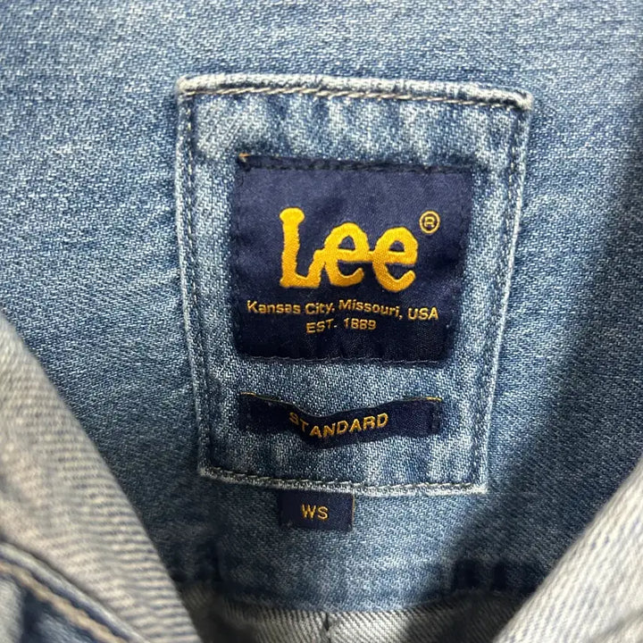 [BUNJANG] Lee Oversized Washed Denim Shirt / Lee 오버핏 워싱 데님 셔츠