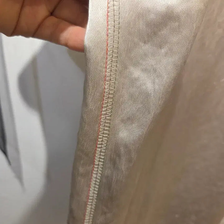 [SOLD OUT] TIME 타임 글로시 새틴 블라우스  티셔츠
