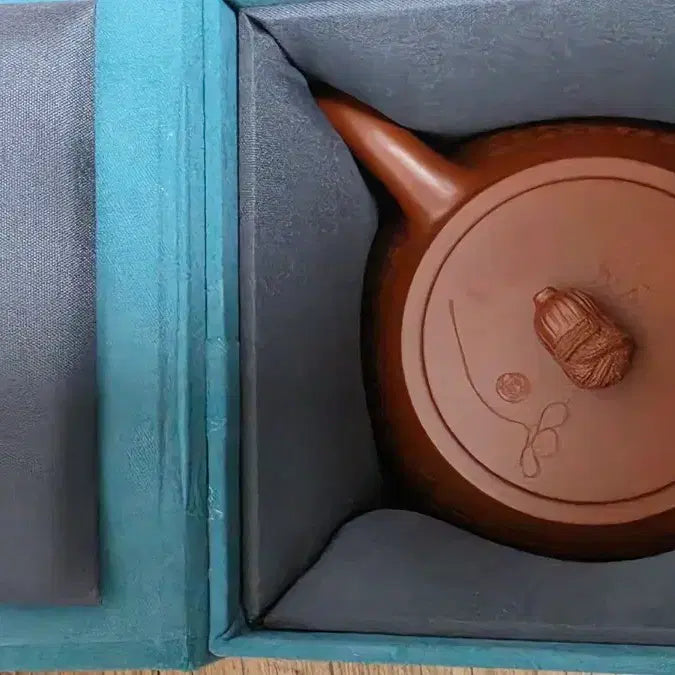 [BUNJANG] Celadon Teapot with Heart Sutra Engraving / 반야심경 전문이 새겨진 자사호 (새거임)