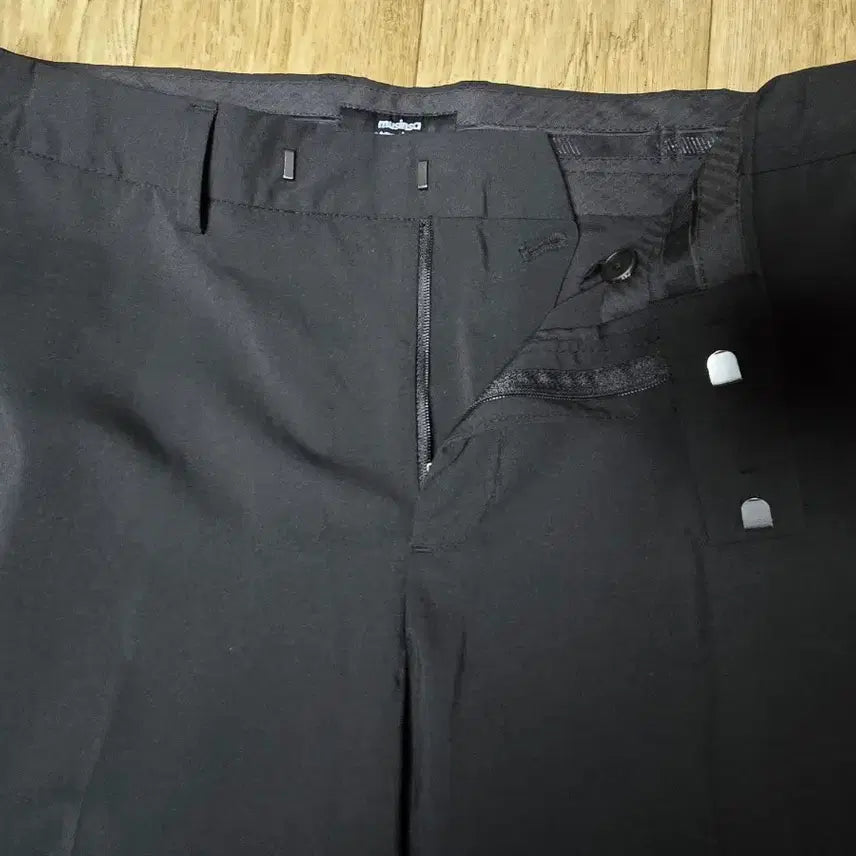 [BUNJANG] Musinsa Standard Cool Tencel Hidden Banding Slacks (Black) - New / 무탠다드 쿨탠다드 히든밴딩 슬랙스 33 새제품 팝니다