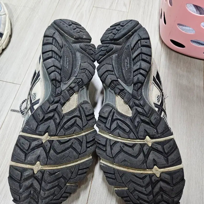 [SOLD OUT] 아식스 젤카하나8 트레일 러닝화 베이지(290)