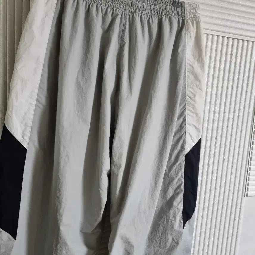 [BUNJANG] Nike Swoosh Tricolor Windbreaker Training Pants (Size 34) / 나이키 스우시 3색 바람막이 트레이닝 바지 사이즈34