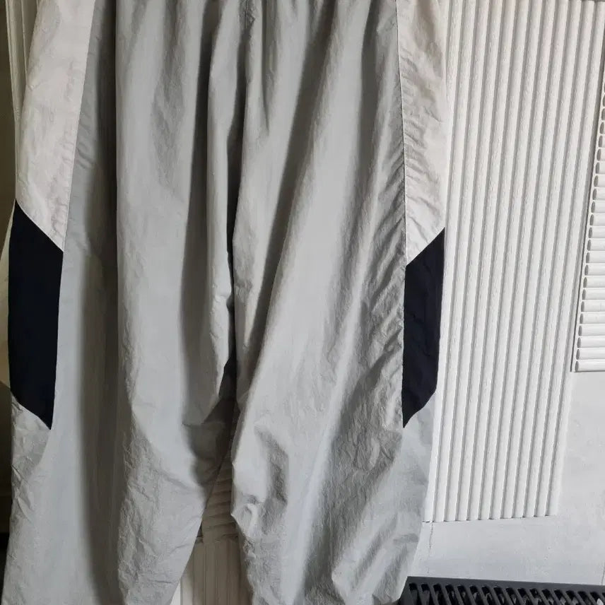 [BUNJANG] Nike Swoosh Tricolor Windbreaker Training Pants (Size 34) / 나이키 스우시 3색 바람막이 트레이닝 바지 사이즈34