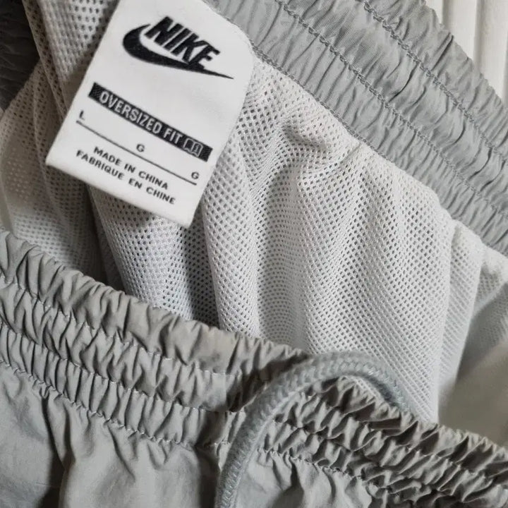 [BUNJANG] Nike Swoosh Tricolor Windbreaker Training Pants (Size 34) / 나이키 스우시 3색 바람막이 트레이닝 바지 사이즈34