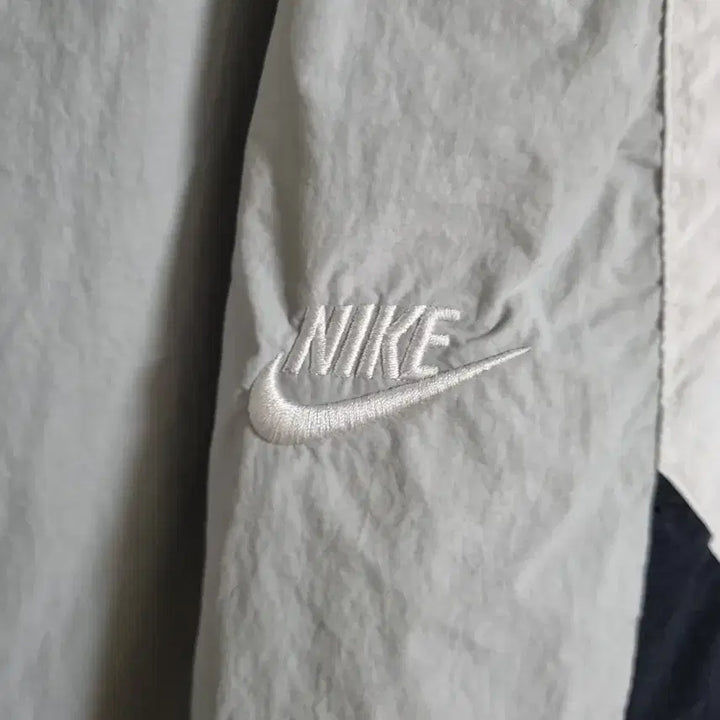 [BUNJANG] Nike Swoosh Tricolor Windbreaker Training Pants (Size 34) / 나이키 스우시 3색 바람막이 트레이닝 바지 사이즈34