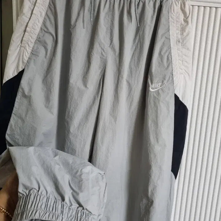 [BUNJANG] Nike Swoosh Tricolor Windbreaker Training Pants (Size 34) / 나이키 스우시 3색 바람막이 트레이닝 바지 사이즈34