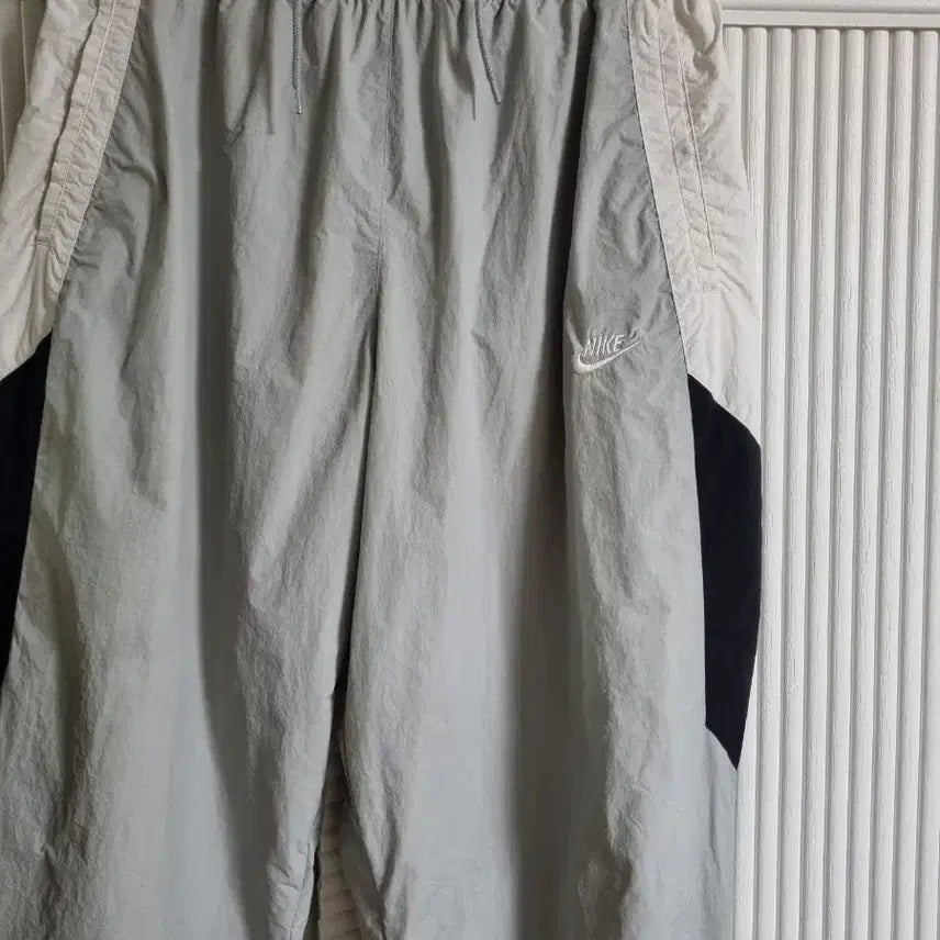 [BUNJANG] Nike Swoosh Tricolor Windbreaker Training Pants (Size 34) / 나이키 스우시 3색 바람막이 트레이닝 바지 사이즈34
