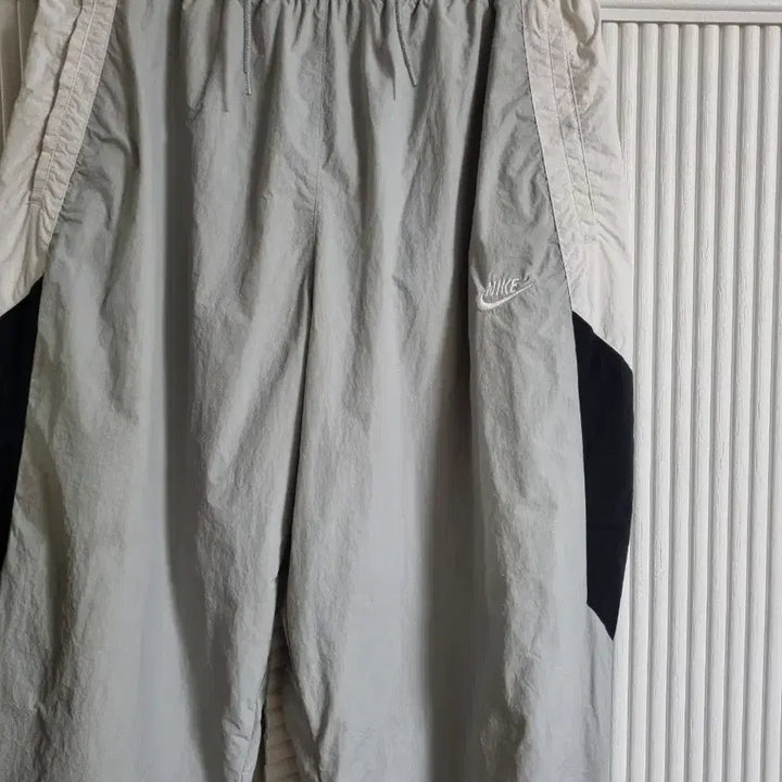 [BUNJANG] Nike Swoosh Tricolor Windbreaker Training Pants (Size 34) / 나이키 스우시 3색 바람막이 트레이닝 바지 사이즈34