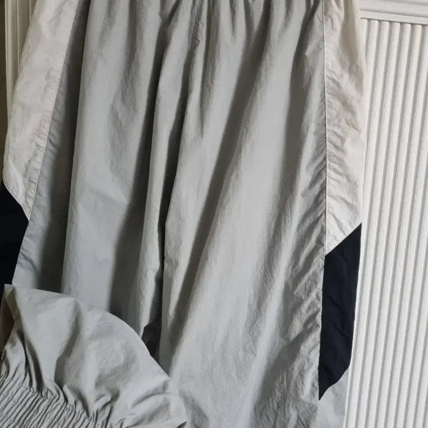 [BUNJANG] Nike Swoosh Tricolor Windbreaker Training Pants (Size 34) / 나이키 스우시 3색 바람막이 트레이닝 바지 사이즈34