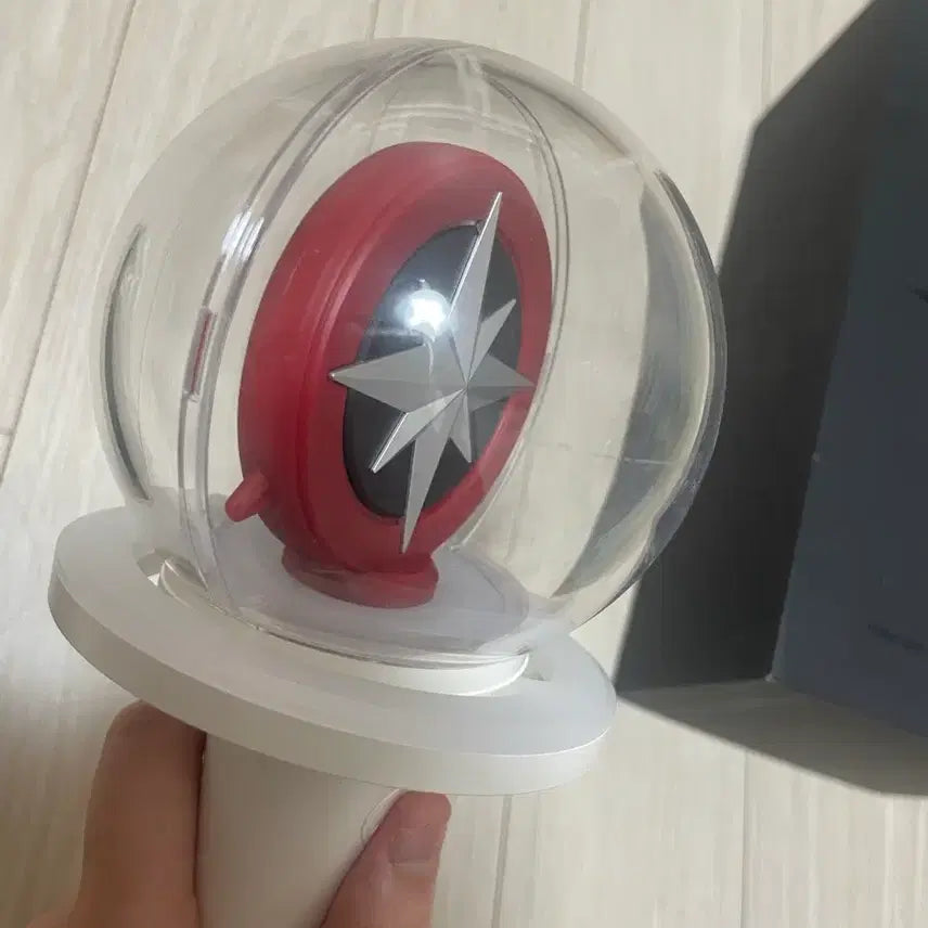 [SOLD OUT] 급처 나침봉 양도합니다 스트랩,상자 설명서 다 있어요 하자 살짝 있어요