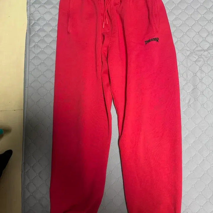 [BUNJANG] Thrasher Sweat Jogger Pants Red / 트레셔 스웻 조거 팬츠 레드