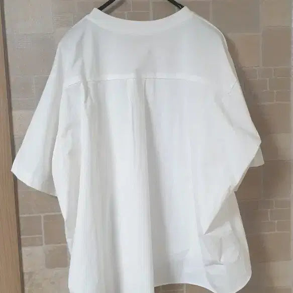 [SOLD OUT] 여성 흰색박스티(새옷)