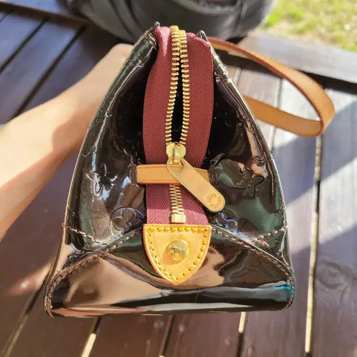 [BUNJANG] LV Black Enamel Shoulder Bag / LV 가방