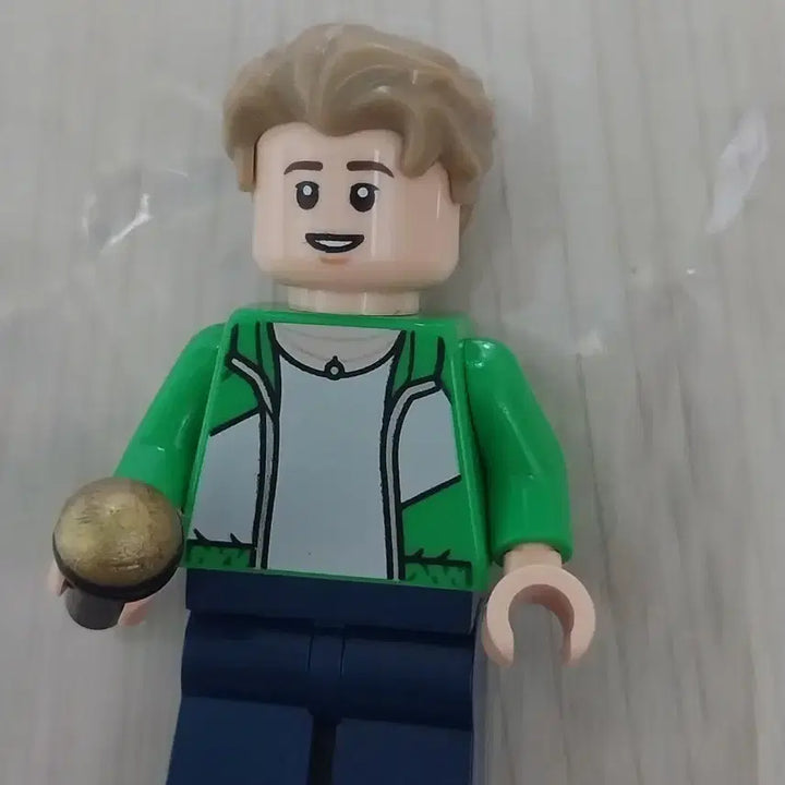 [BUNJANG] LEGO BTS Jimin Green Jacket Minifigure / 레고 BTS 지민 미니피겨 그린 자켓