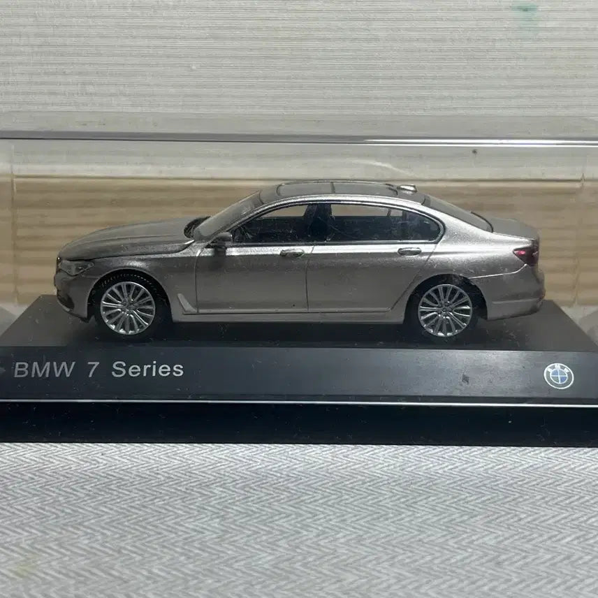 [SOLD OUT] 1:43 BMW 750li (G11) 샴페인골드 다이캐스트 판매합니다.
