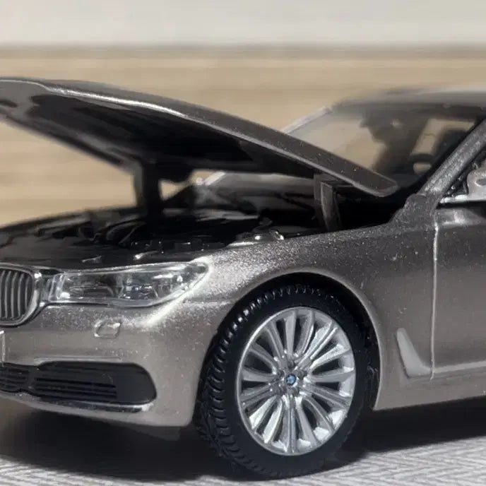 [SOLD OUT] 1:43 BMW 750li (G11) 샴페인골드 다이캐스트 판매합니다.