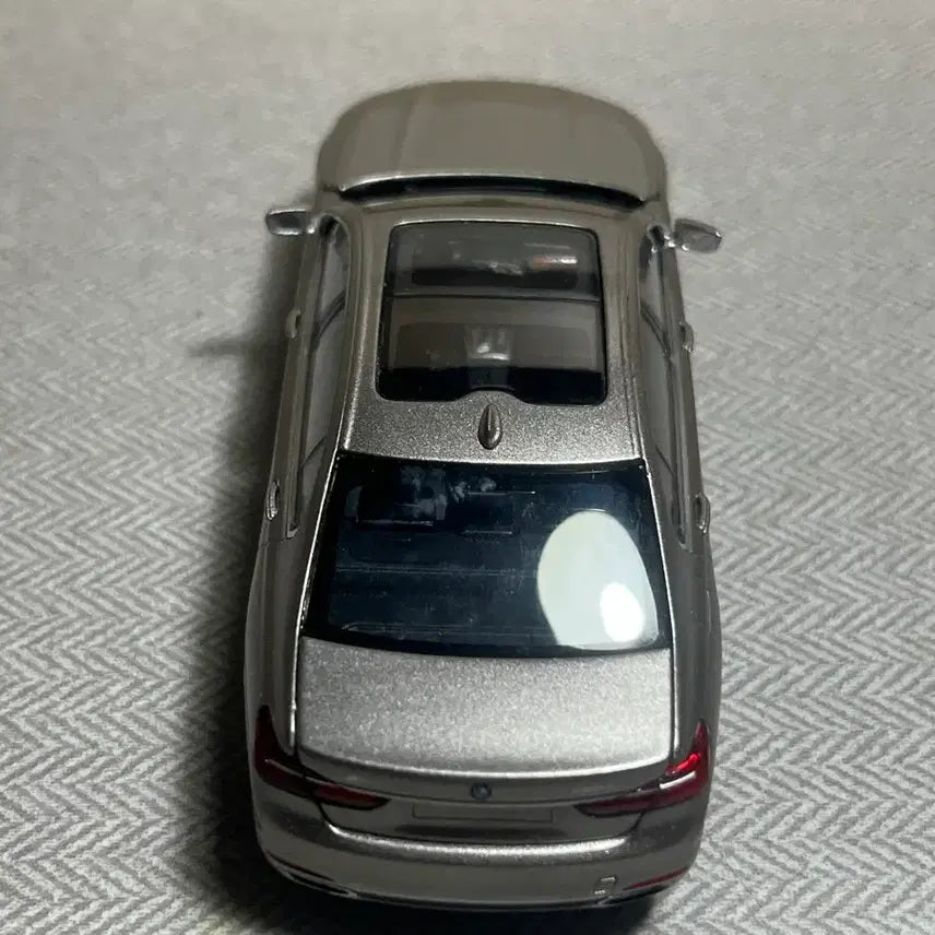 [SOLD OUT] 1:43 BMW 750li (G11) 샴페인골드 다이캐스트 판매합니다.