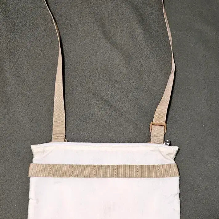 [BUNJANG] The North Face Ivory Crossbody Sacoche Bag / 노스페이스 아이보리 크로스백 사코슈백