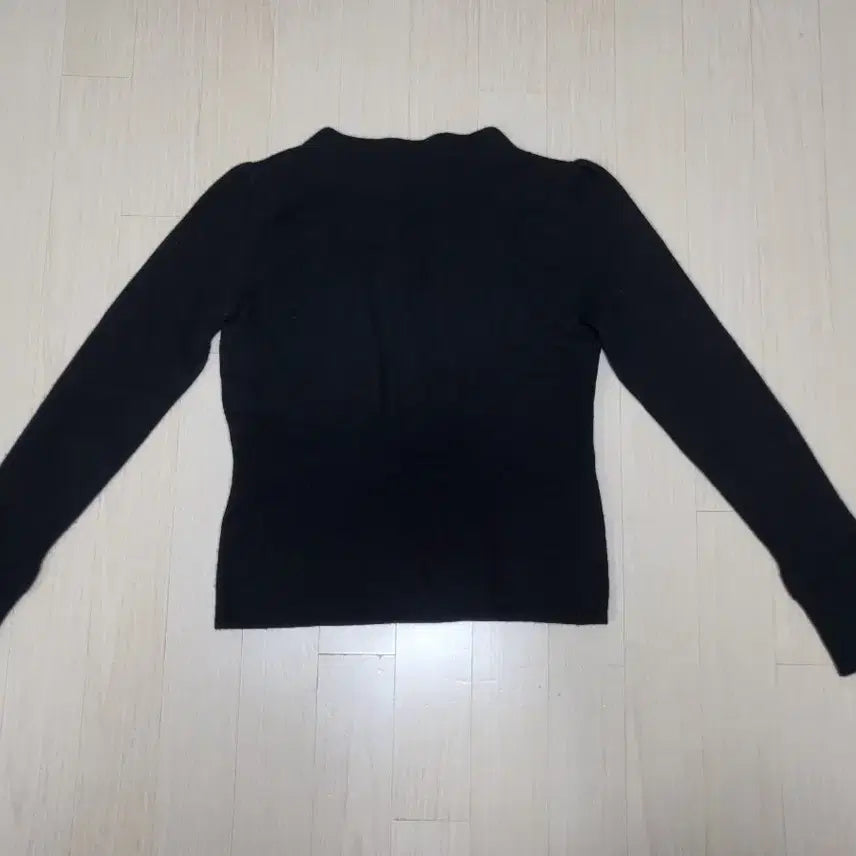 [BUNJANG] SJSJ Wool Blend Black Knit Sweater / 이쁜 타원형  단추가 달린 SJSJ 모 소재 블랙 니트 (사용 제품)