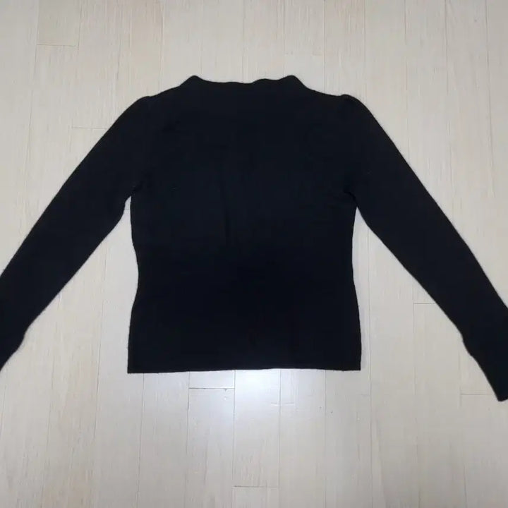 [BUNJANG] SJSJ Wool Blend Black Knit Sweater / 이쁜 타원형  단추가 달린 SJSJ 모 소재 블랙 니트 (사용 제품)