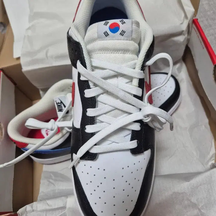 [BUNJANG] Nike Dunk Low Seoul Sneakers / 나이키 덩크 로우 서울 290  여분끈 포함