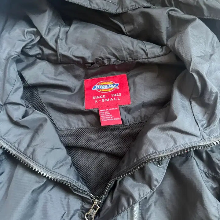 [BUNJANG] Dickies Slim Fit Windbreaker Jacket / 디키즈 딱붙핏 바람막이