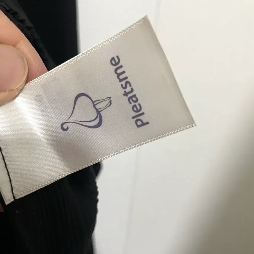 [SOLD OUT] 플리츠미 버튼 카라 블라우스 24SS