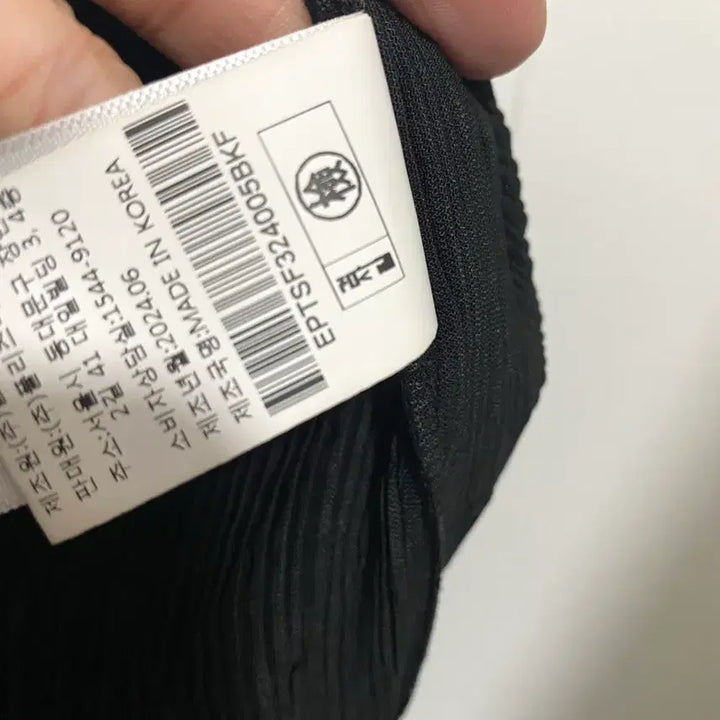 [SOLD OUT] 플리츠미 버튼 카라 블라우스 24SS