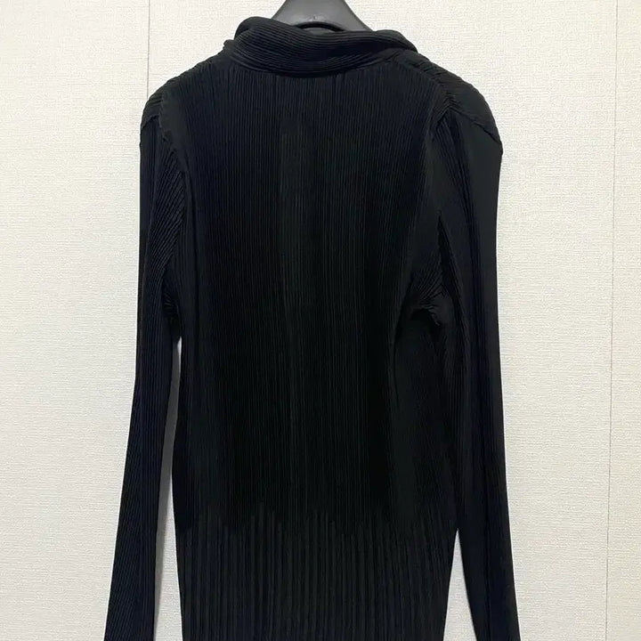 [SOLD OUT] 플리츠미 버튼 카라 블라우스 24SS