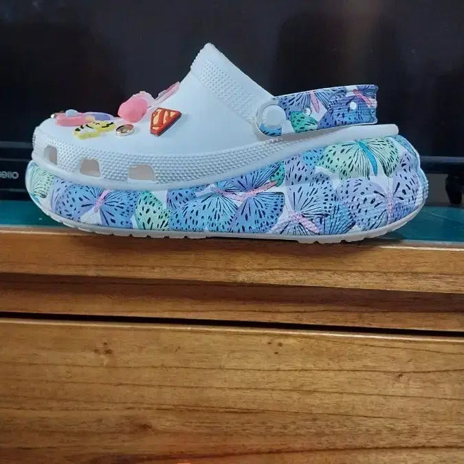 [BUNJANG] Crocs Classic Crush Butterfly Clog Sandals / 크록스 정품 클래식 크러쉬 샌들.W8. 250