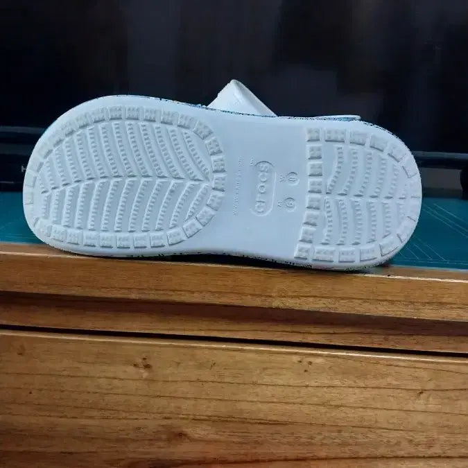 [BUNJANG] Crocs Classic Crush Butterfly Clog Sandals / 크록스 정품 클래식 크러쉬 샌들.W8. 250