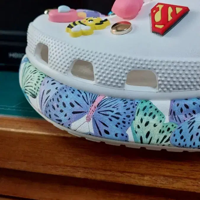 [BUNJANG] Crocs Classic Crush Butterfly Clog Sandals / 크록스 정품 클래식 크러쉬 샌들.W8. 250