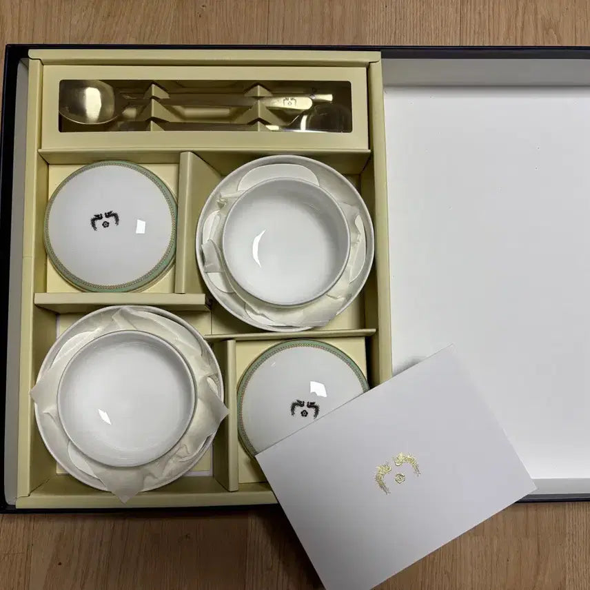 [BUNJANG] Lee Jae-myung Presidential Gift Set (Tableware, Spoon &amp; Chopsticks, Desk Clock) / 이재명 대통령 선물세트 (식기,수저,탁상시계)
