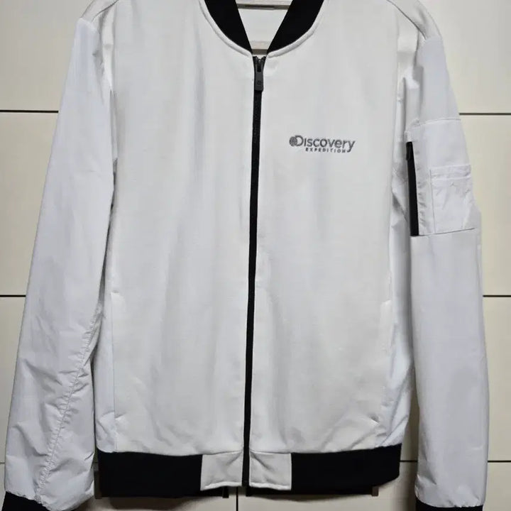 [SOLD OUT] 디스커버리 남성 화이트 항공점퍼 봄버자켓
