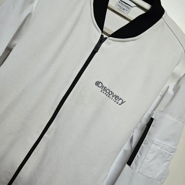 [SOLD OUT] 디스커버리 남성 화이트 항공점퍼 봄버자켓